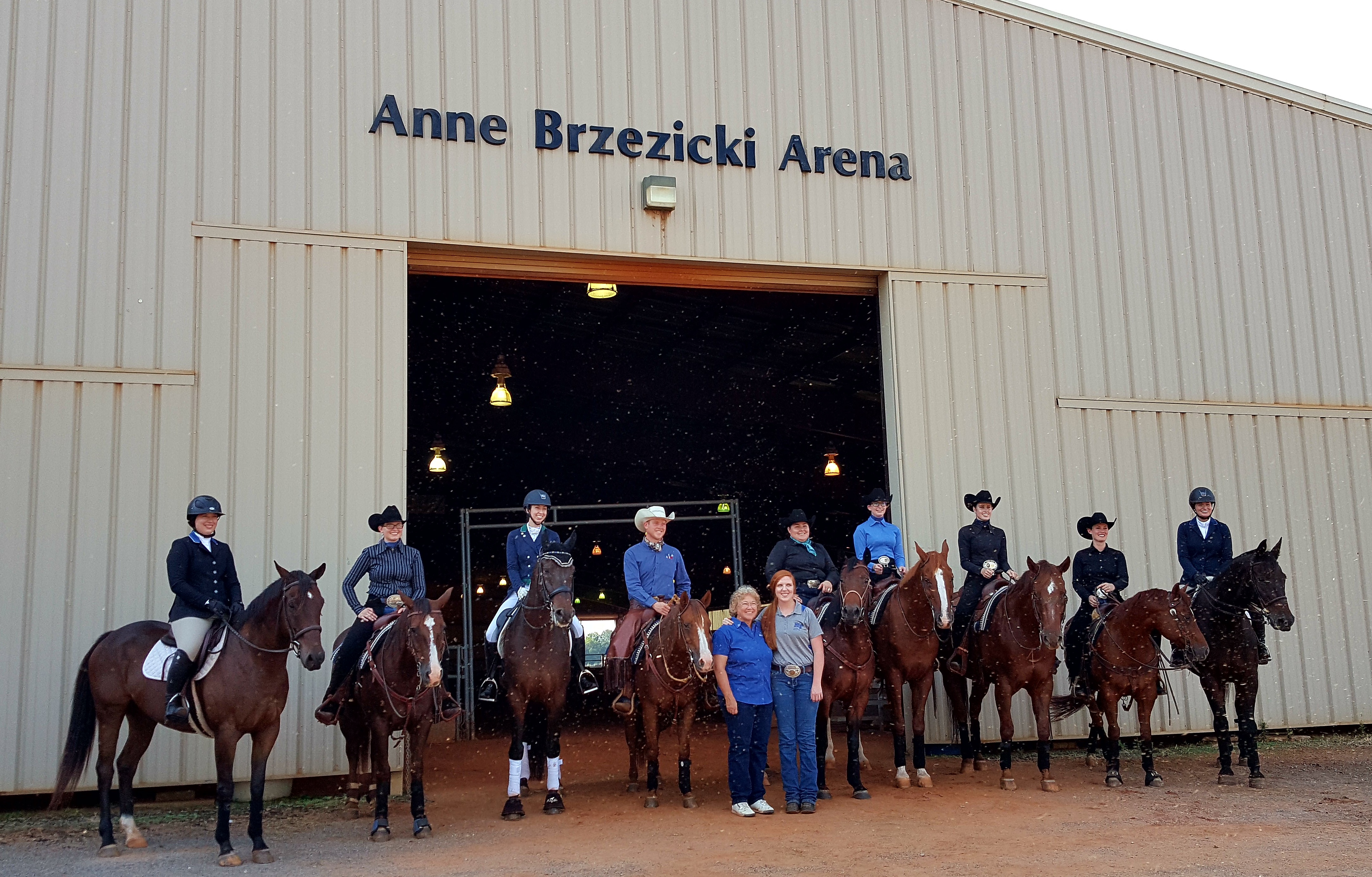 Anne Brzezicki with her former student and successor Ariel Herrin and members of the MTSU Equestrian Team_photo_courtesy of Rhonda Hoffman 