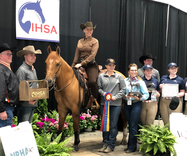 MorganKnerr-AwardPresentation-Findlay-AQHAOpenReining-Champ-IHSA-2019-Nationals